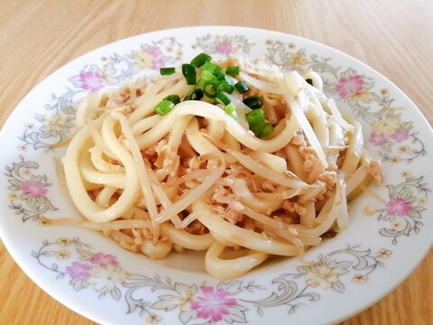 節約☆包丁不要♪鶏ひき肉ともやしの焼きうどん